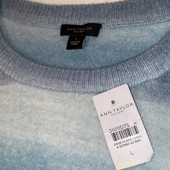 Ann Taylor Factory women's shades of blue sweater size Large NWT - Picture 2 of 7
